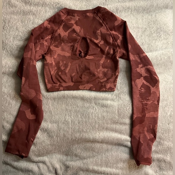 Gymshark Adapt Camouflage Seamless Long Sleeve Crop Top Size Small - Picture 4 of 5